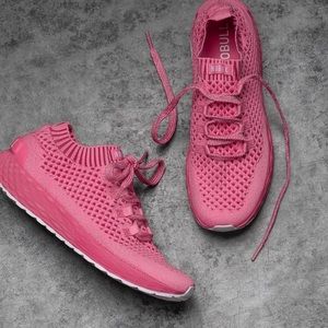 NOBULL bright pink knit runner